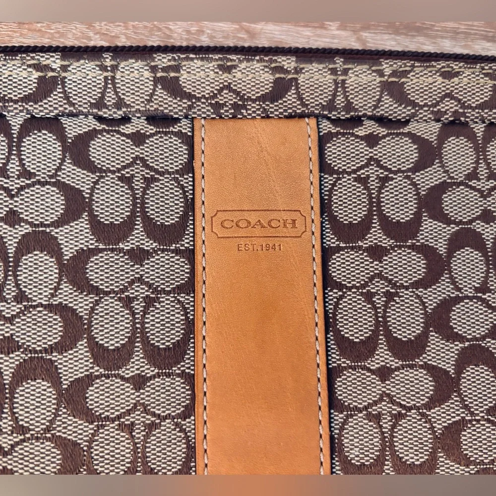 (SOLD) Coach Signature C Laptop Sleeve (Excellent Condition) - Picture 3 of 9